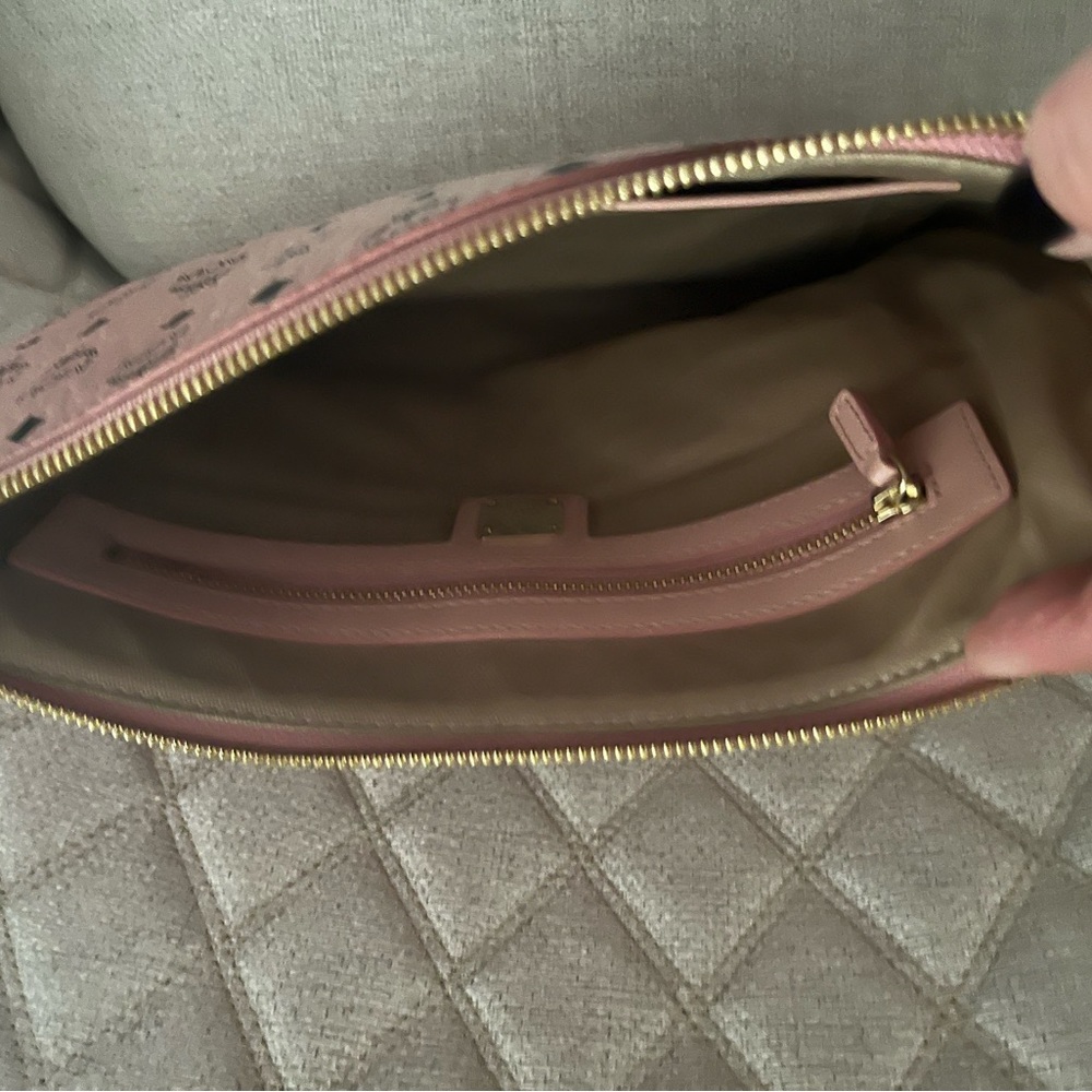 MCM Visetos crossbody or clutch bag 11x8 in pink excellent condition - Picture 6 of 10